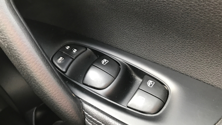 Nissan Qashqai 1.3 DiG-T 160 N-Connecta 5dr DCT Petrol Hatchback